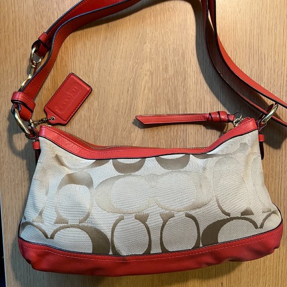 Small Coach Poppy Purse with gold accents - Picture 7 of 16